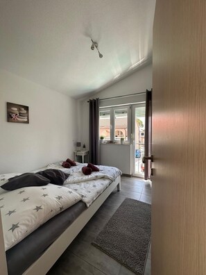 2 bedrooms, iron/ironing board, free WiFi, bed sheets - Apartment Moon - Happy Sun Apartments Sabunike, Croatia (Privlaka)