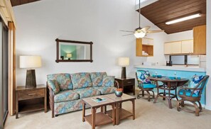 Living area - Ground Floor Kona Condo, 1Bed, 1Bath, sleeps 4 with Sofa Bed, Kitchen, AC, WiFi (Kailua-Kona)