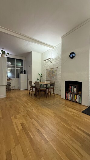 Dining - Split-level Warehouse Conversion with gym equipment. Kings X Camden Regents Park (London)