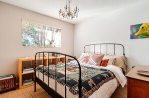 3 dormitoris, planxa i posts de planxar, Internet i roba de llit 