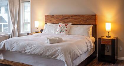 Cozy Surrey Home Near Central City & SkyTrain