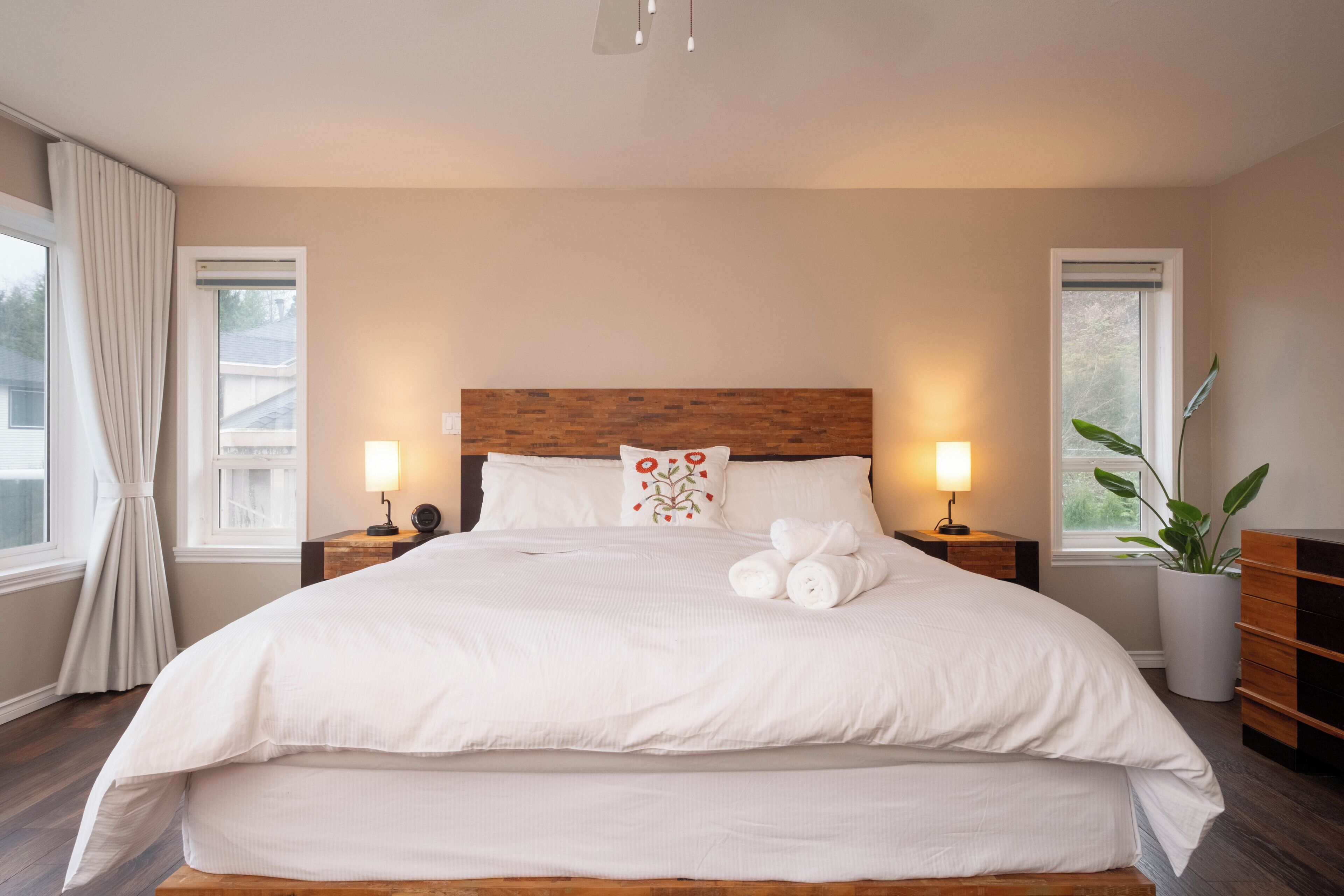 Iron/ironing board, free WiFi, bed sheets