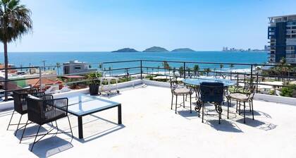 Olas altas, Unique LOFT 2 blocks from the malecón