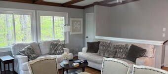 Lake Day’s Cottage with Boat Slip