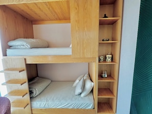 2 chambres, fer et planche à repasser, Wi-Fi, draps fournis