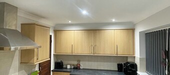  3 - Bedroom House in Bletchley| Ready for Contractors & Guests |Milton Keynes