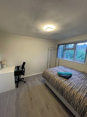 3 soveværelser, strygejern/strygebræt, internetforbindelse, sengetøj