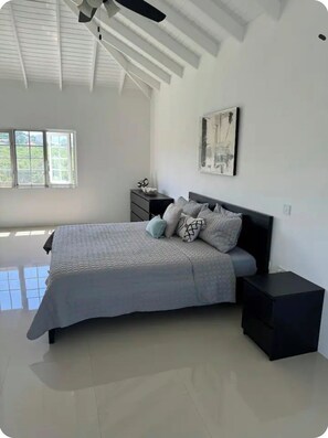 Silitysrauta/-lauta, Wi-Fi, vuodevaatteet