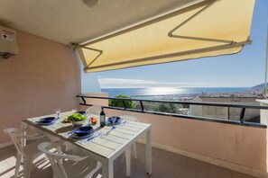 Outdoor dining - Sanremo Blue House | Vista mare e terrazzo (Sanremo)
