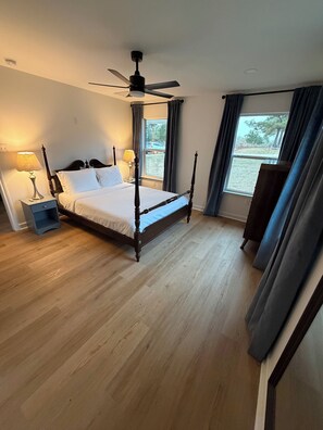 3 bedrooms, iron/ironing board, WiFi, bed sheets - Cimarron House in Holly Lake Ranch (Holly Lake Ranch)