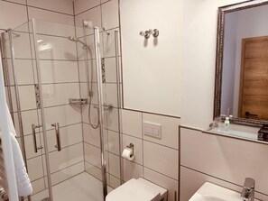 Bathroom - Hotel Gaststätte Weinbrücke (Kulmbach)