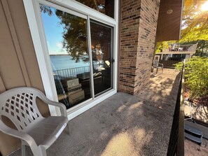 Terrace/patio - Luxury 4-bedroom on Lake Waubesa+HotTub+PrivateDock+GameRoom+SmartTV+EV charger (McFarland)