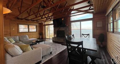 Luxury 4-bedroom on Lake Waubesa+HotTub+PrivateDock+GameRoom+SmartTV+EV charger