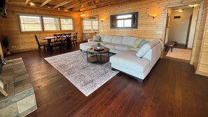 Smart TV, chimenea, videojuegos y libros 