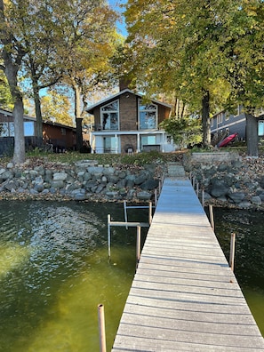 Property grounds - Luxury 4-bedroom on Lake Waubesa+HotTub+PrivateDock+GameRoom+SmartTV+EV charger (McFarland)