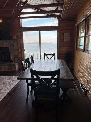 Dining - Luxury 4-bedroom on Lake Waubesa+HotTub+PrivateDock+GameRoom+SmartTV+EV charger (McFarland)