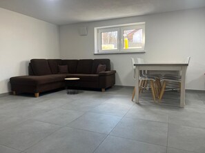 Living area - Guesthouse Wain- quiet, comfort, newly renovated.  Pet friendly! (Wain)