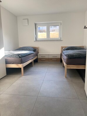 2 bedrooms, WiFi, bed sheets - Guesthouse Wain- quiet, comfort, newly renovated.  Pet friendly! (Wain)