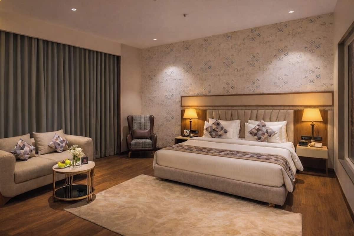 Premium Room | Premium bedding, minibar, in-room safe, desk