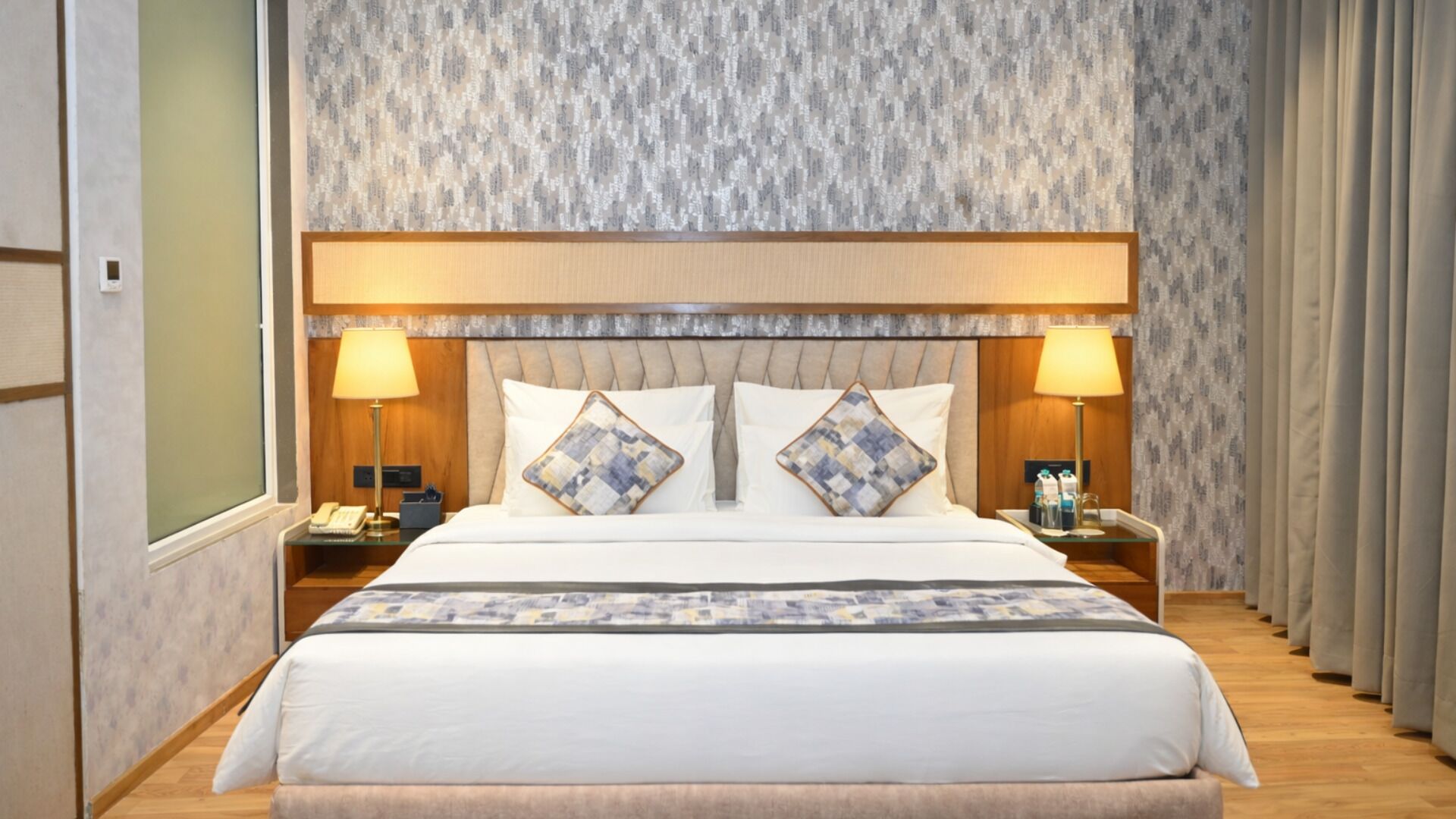 Executive Room | Premium bedding, minibar, in-room safe, desk