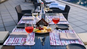 Outdoor dining - The Aviyaan (Lucknow)