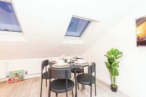 Luxury Studio | Dining - Mitcham Road (London)