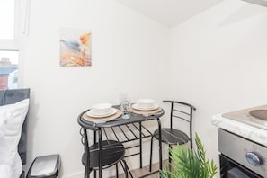 Classic Studio | Interior - Mitcham Road (London)