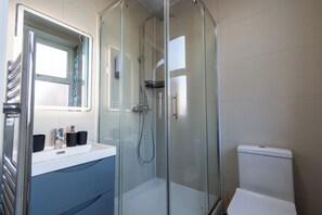 Deluxe Studio | Bathroom - Mitcham Road (London)