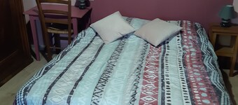 Grand gite dans un beau village . 4 chambres avec chacune un sanitaire privé