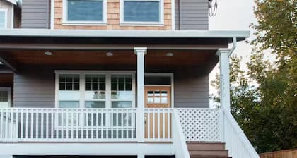 Urban Portland retreat near charming Irvington neighborhood