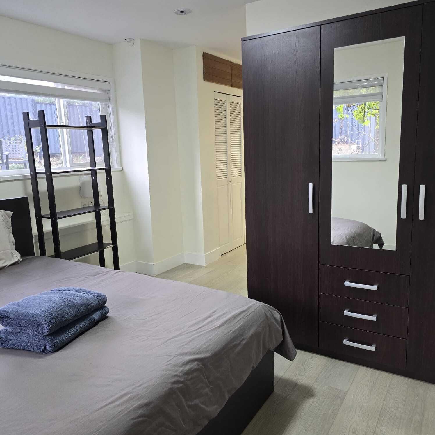 2 室のベッドルーム、アイロン / アイロン台、インターネット、ベッドシーツ