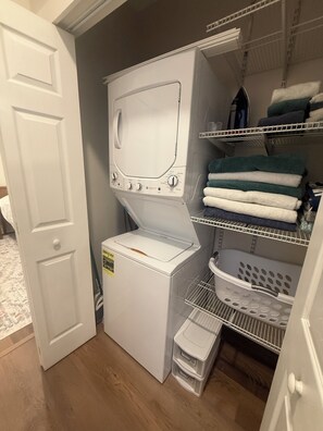 Interior - Cute, Cozy 2-bedroom house in near Annapolis with water access (Crownsville)