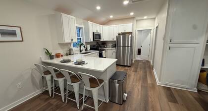 Cute, Cozy 2-bedroom house in near Annapolis with water access