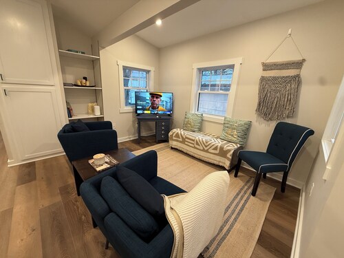 Cute, Cozy 2-bedroom house in near Annapolis with water access