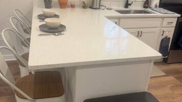 Mikrowelle, Ofen, Herdplatte, Geschirrspüler