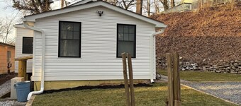 Cute, Cozy 2-bedroom house in near Annapolis with water access