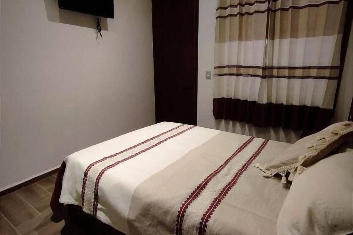 Room | Desk, free WiFi