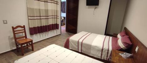 Habitación doble | Escritorio y wifi gratis