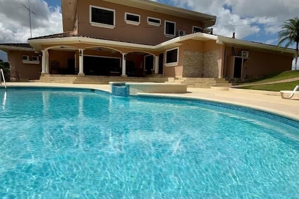 Piscine extérieure