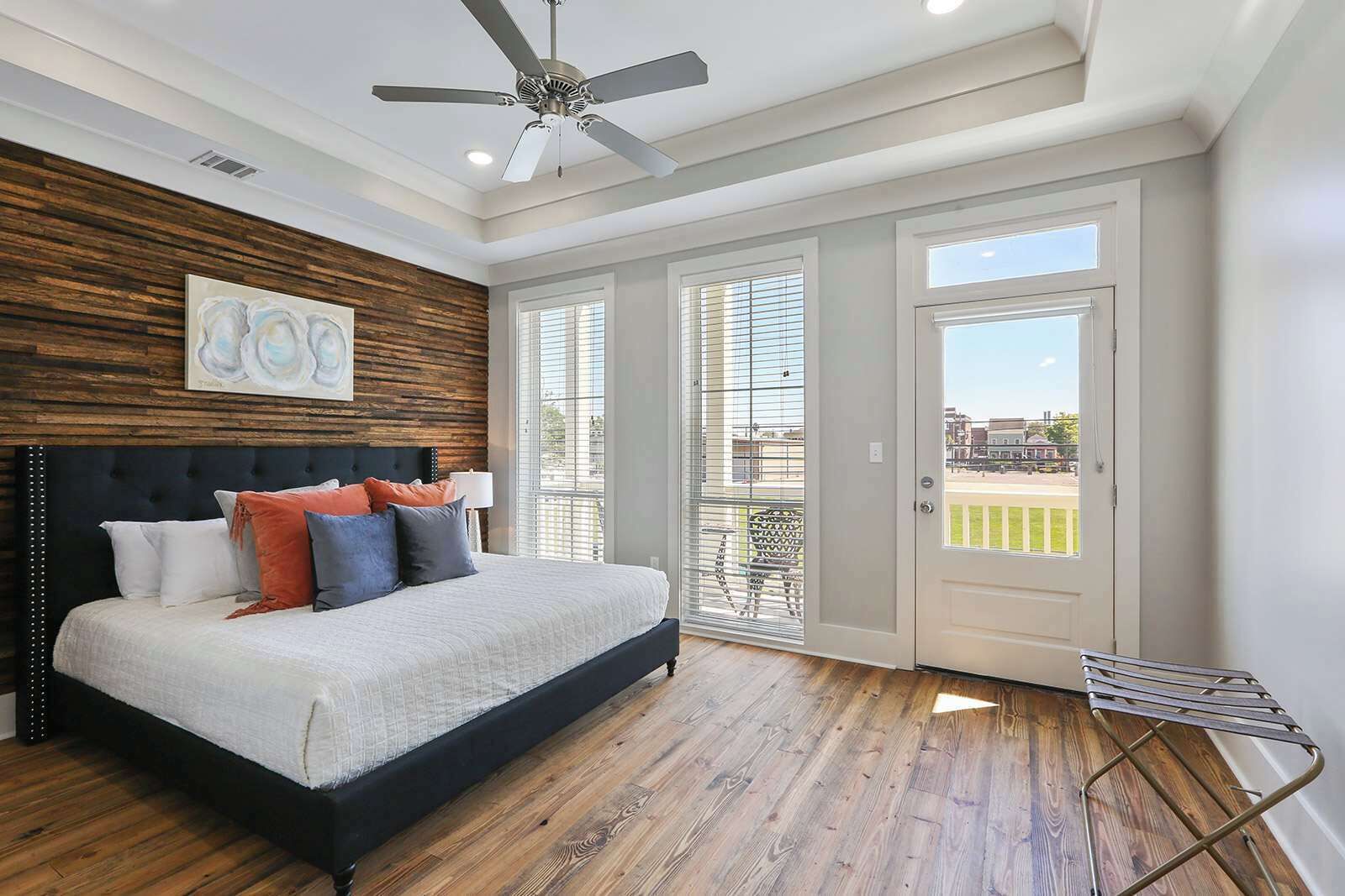 Iron/ironing board, travel crib, WiFi, bed sheets