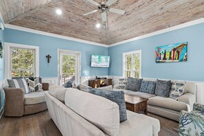 TV - 6 Bikes! Ride Golf Cart to Beach & Pool! ~ The Star of the Sea in Magnolia Cottages on 30A (Seacrest)