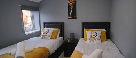 2 bedrooms, iron/ironing board, Internet, bed sheets