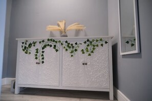 Interior - 2-Bed Stay | Contractors Welcome | Parking | Wi-Fi (Bedford)