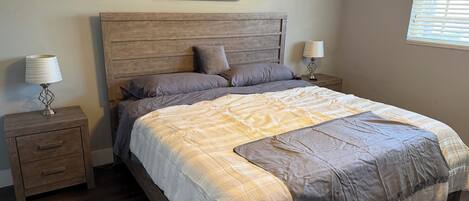 4 chambres, bureau, Wi-Fi gratuit, draps fournis