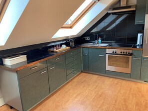 Fridge, microwave, oven, stovetop - Oasis of peace with a view of nature - 10 min to the old town (Hattingen)