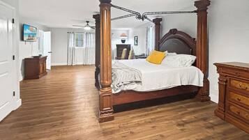 4 bedrooms, iron/ironing board, WiFi, bed sheets