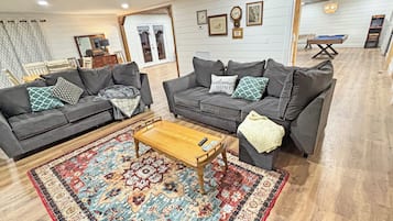 Télévision, cheminée