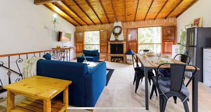 Adorable 3-bedroom apartment in vibrant El Retiro perfect for your stay