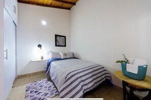 3 bedrooms, iron/ironing board, WiFi, bed sheets - Adorable 3-bedroom apartment in vibrant El Retiro perfect for your stay (Retiro)