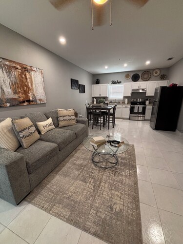 2BR/2BA Cozy Condo walking distance to Kickapoo Lucky Eagle Casino
